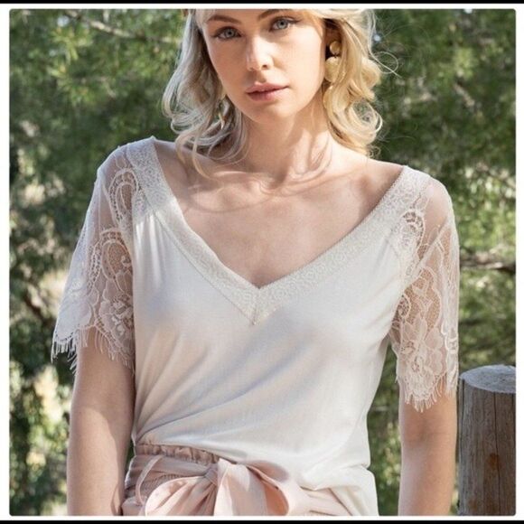 pol White Lace Eyelash Hem Sleeved V-Neck Tee - Picture 8 of 16